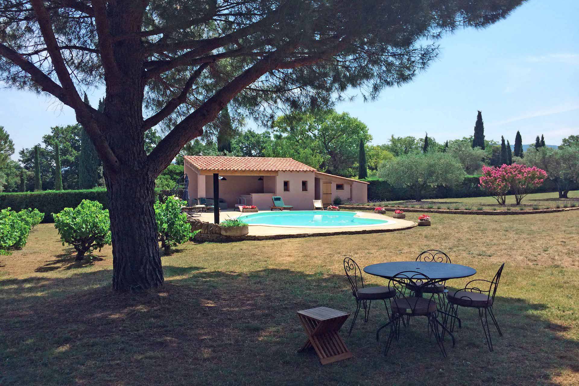 Méditerranée Location Villa with Private pool in La Roque-sur-Pernes, Provence