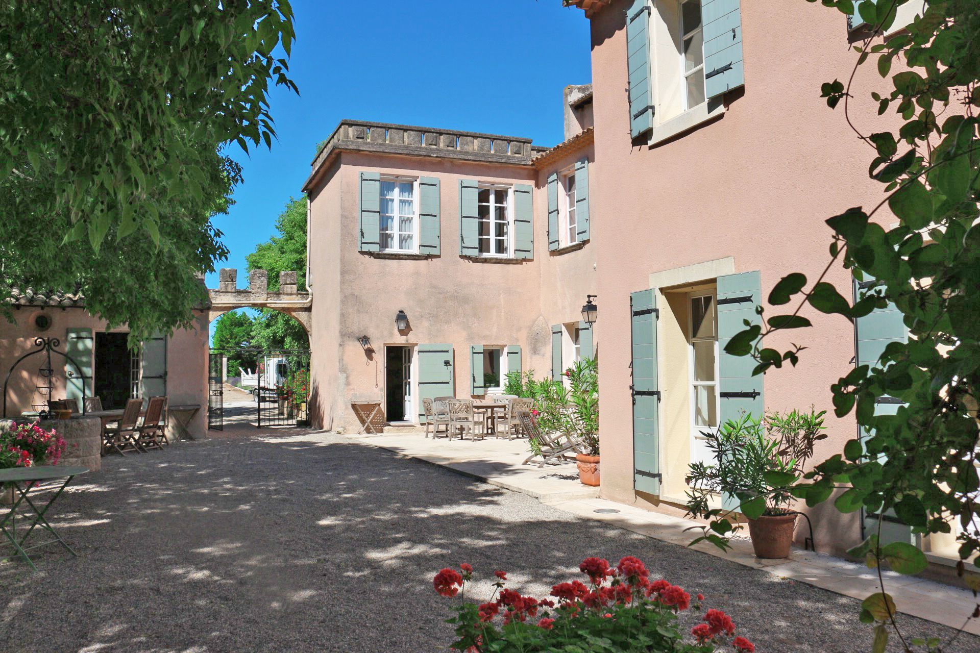 Méditerranée Location Manor with Private pool in Raphèle les Arles, Provence