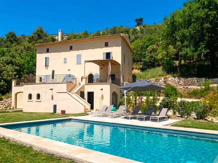 Méditerranée Location Bastide avec Piscine privée à Vauvenargues, Provence