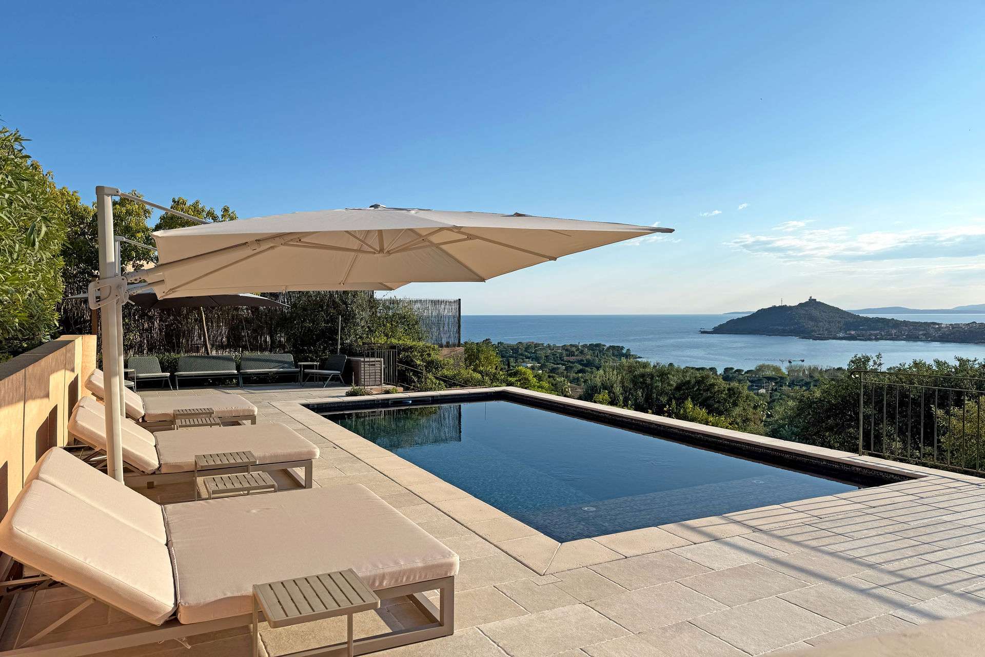 Méditerranée Location Villa with Private pool in Agay, Côte d'Azur